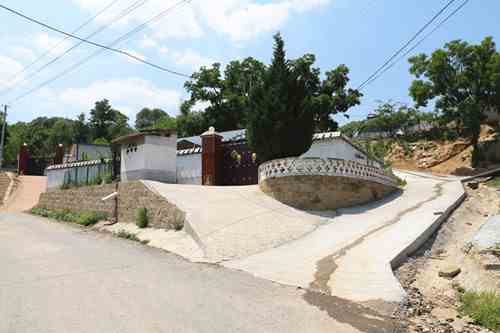 郑庄镇张台村刚修好地的“联户路”